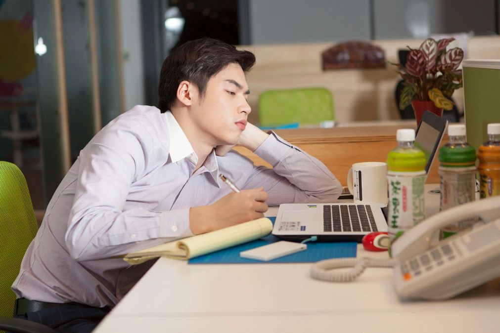 理想中的书房不能缺少一台升降桌,乐歌E6给你想要的幸福感