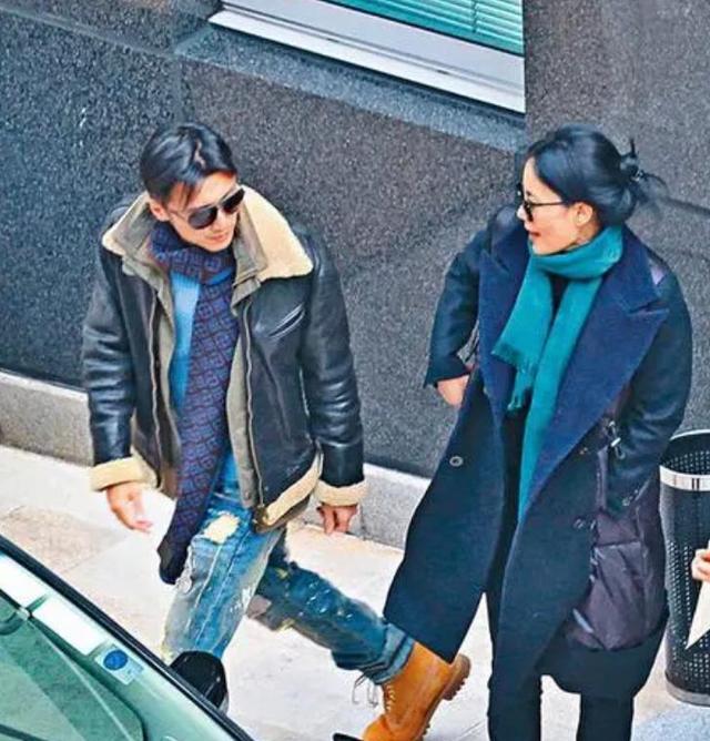 王菲|王菲私下照片曝光,脸部状态不如从前,毕竟她已经53岁