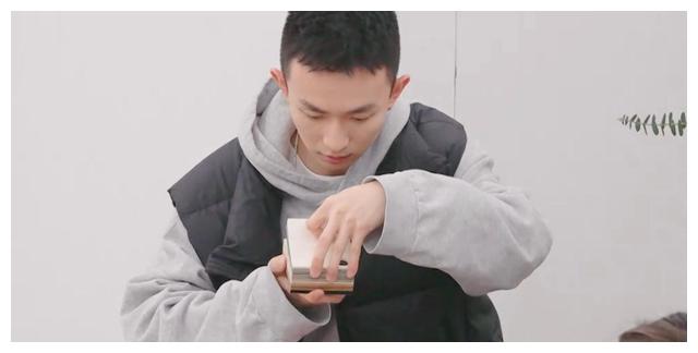 喜欢你3：嘉宾见面礼价值多少？CU一支笔8000，蓓蓓一个香薰600元