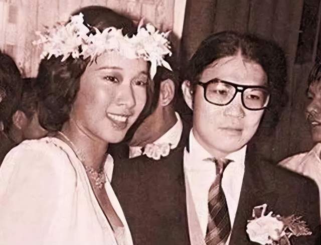 朱玲玲|罗康瑞儿媳怀孕，朱玲玲地位更尴尬了！结婚14年至今没被罗家接受