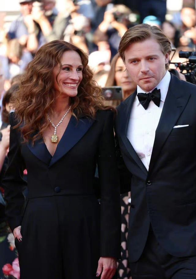 |20位女星戛纳红毯比拼，外国女星勇敢放飞，陈法拉汤唯内敛取胜