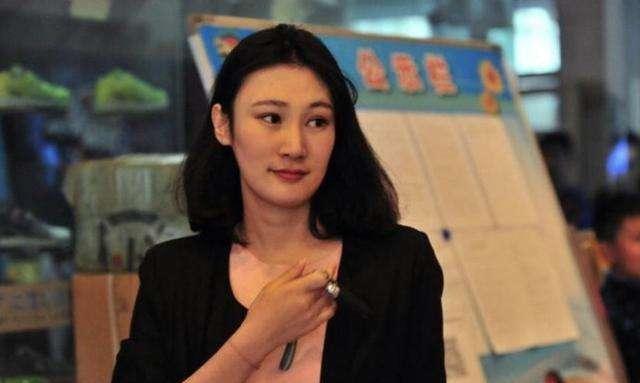 周琦|可惜！NBL周琦受伤，新赛季去向基本明朗，妻子抱怨周琦画大饼