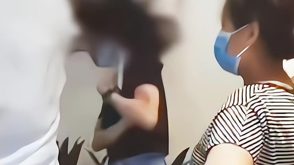 看了珠海被扇耳光的女业主，我才懂日薪208万的明星考编为何惹众怒