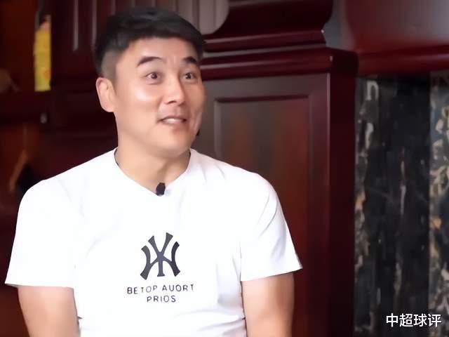 北京国安|专业！李明办公室放着1块大屏：每天可以看到国安球员的情况！