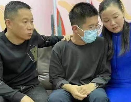孙卓养父母自食恶果,曝二女儿被退婚名声扫地,还对孙卓道德绑架