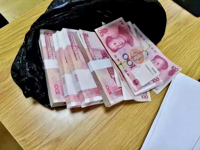 2016年,妙龄美女嫁给陕西老光棍,却从不出门,村民发现其中的问题
