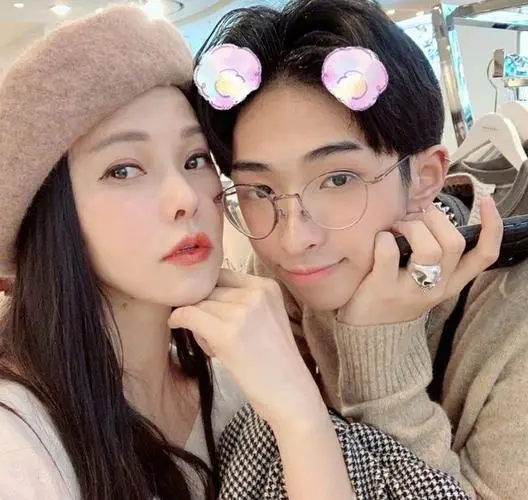 伊能静|“落难公主”伊能静,被黑道姐夫喂狗食,如今被小10岁老公宠上天