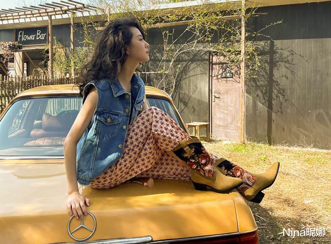 刘诗诗|刘诗诗真会选场所，羊圈穿裙抱羊羔拍广告太聪明，选对场所美三分