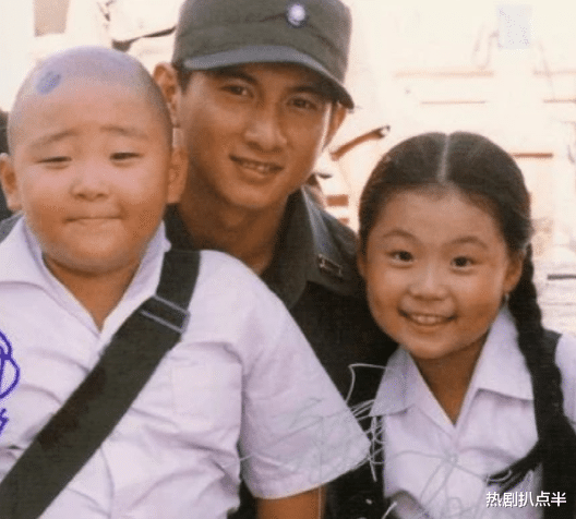 对决|有人越长越丑,有人成年后逆袭,同样是童星差别怎么这么大?