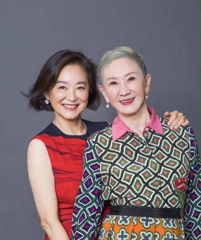 林青霞|林青霞的好友除了金圣华,还有施南生,认识40年的铁闺蜜