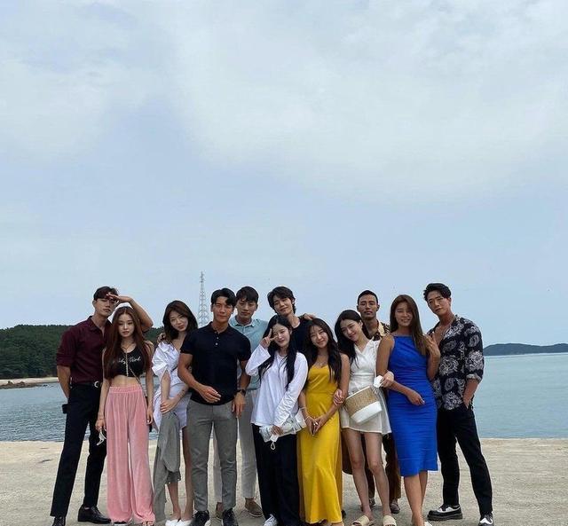 香奈儿|《单身》宋智雅假货风波不停！网友爆料香奈儿围巾、手机壳都是假