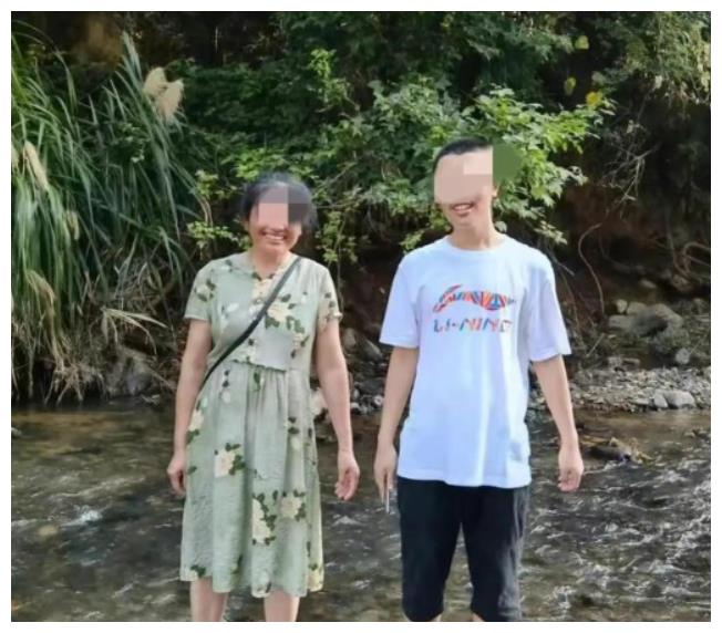 陈意涵|胡鑫宇妈妈呼唤儿子归来,村支书要求家属签字证实胡鑫宇去了西藏