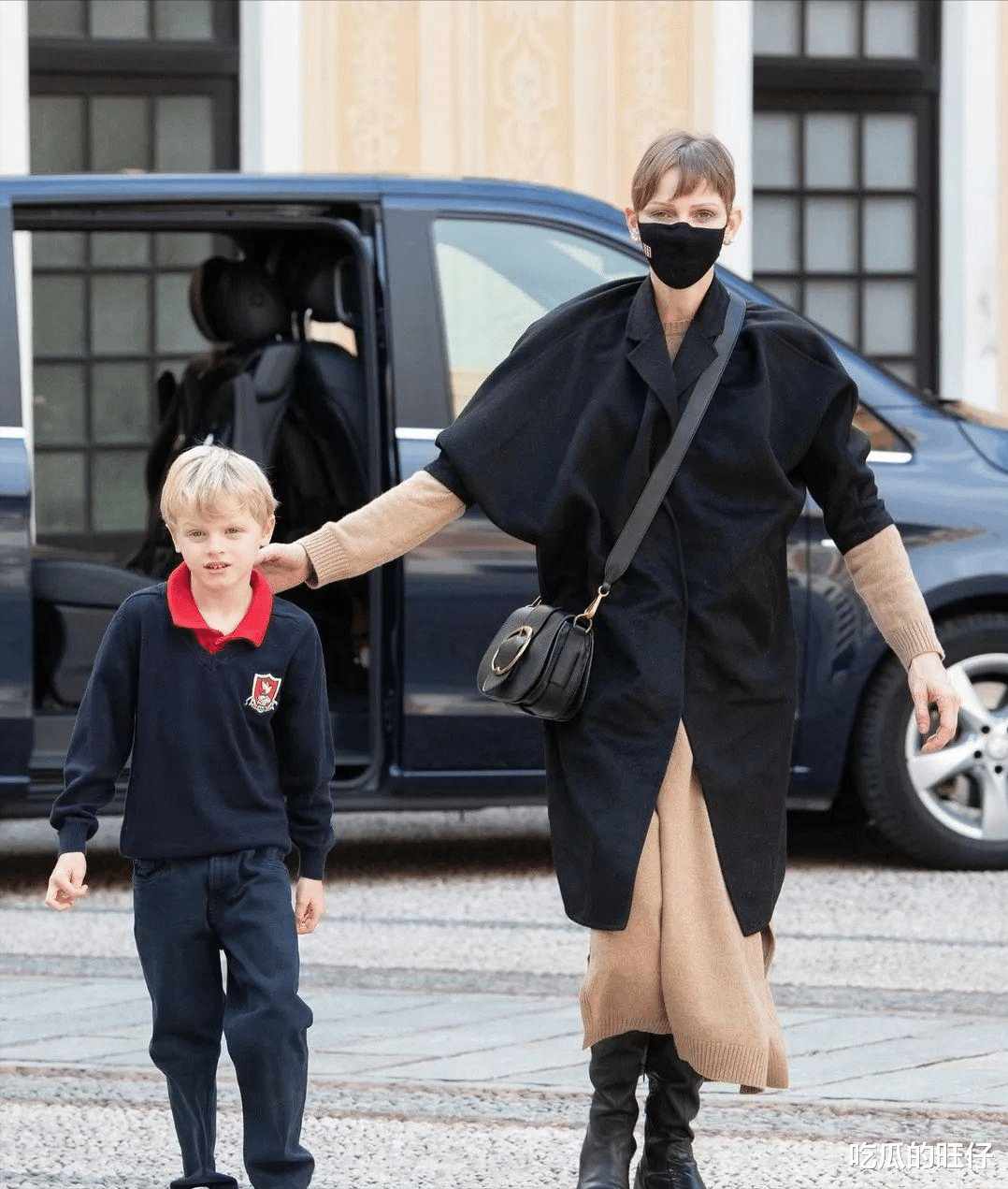 夏琳|摩纳哥王妃：36岁生下龙凤胎，儿子比乔治精致，44岁依旧惊艳众人