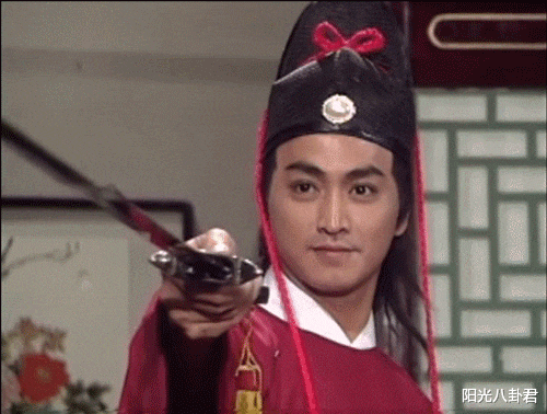 娱乐圈|溜肩、驼背、大肚腩，娱乐圈万众追捧的“男神”，空有一副好皮囊