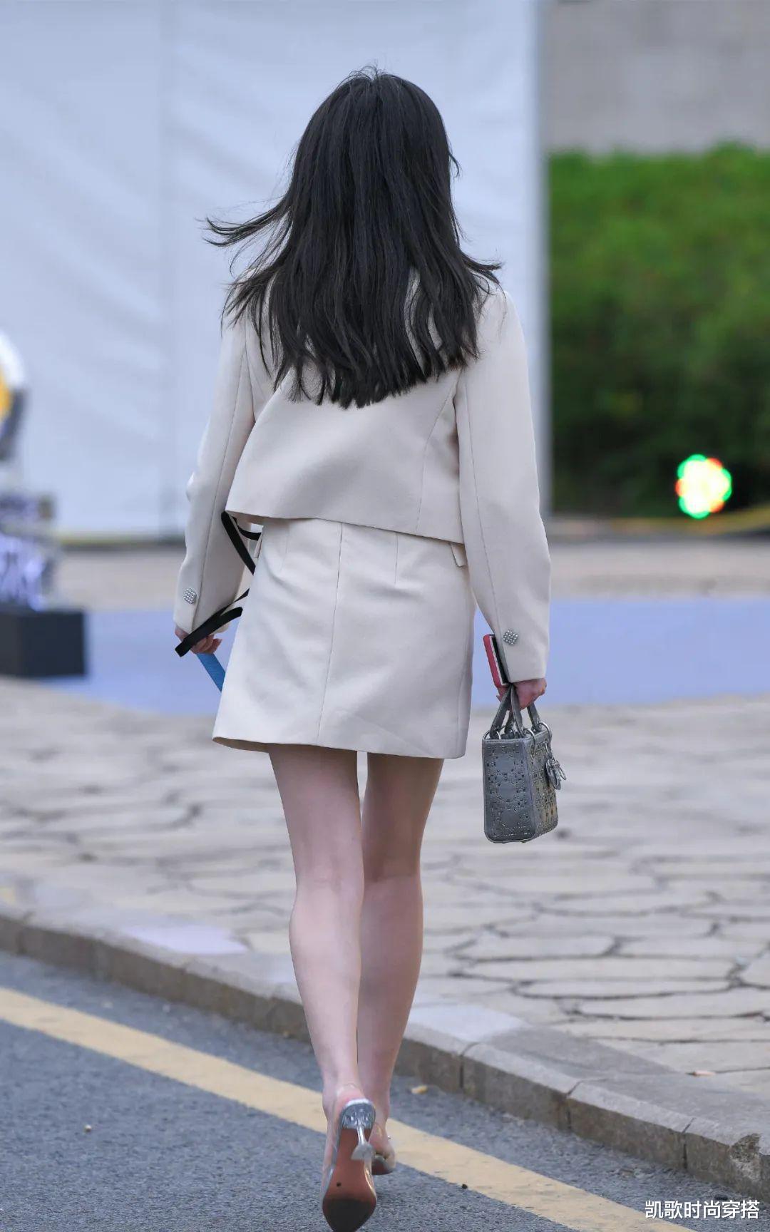 西装|优雅干练的穿法，精致高跟鞋加小西装，妩媚洋气真迷人