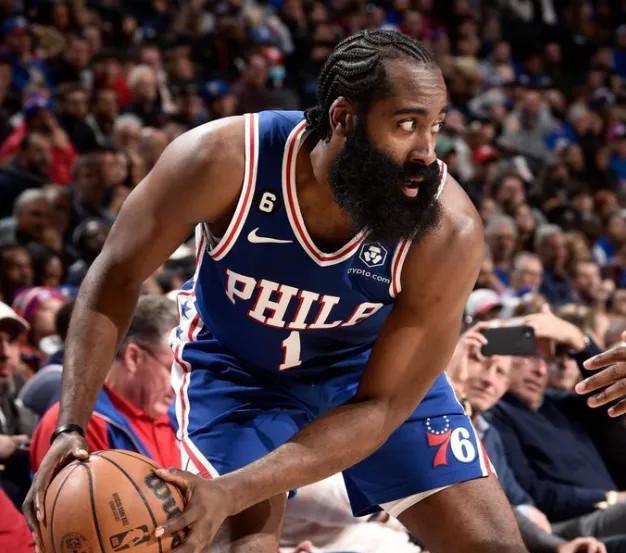 NBA晚报：詹皇正负值创新高，篮网10战9胜，库兹马感谢湖人
