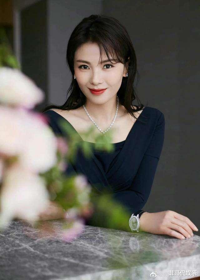 刘涛|靠山倒塌的女明星,董卿走上刘涛的老路,车晓才是“人间清醒”