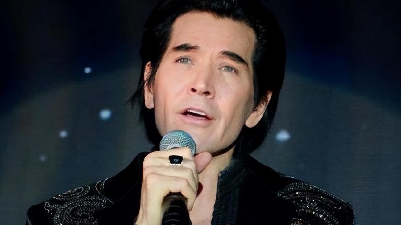 费翔|中国“第一美男”独居生活曝光：不结婚不生子，唯有2只猫作伴