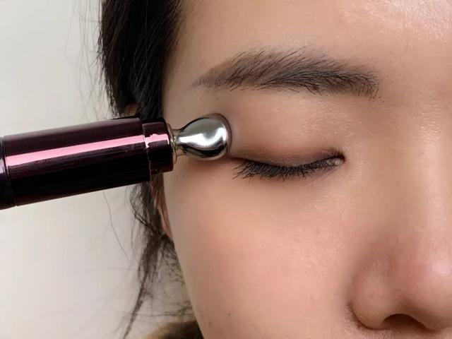 运动 屈臣氏一“黑科技”眼霜，因为提成太低，店员一般不会主动推荐！