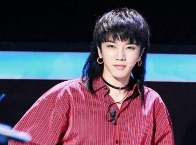 冬梅|浓妆艳抹、爱穿女装，这些“姨味十足”的男星，自己不尴尬吗？