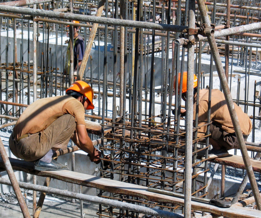 在香港做建筑工人，每天收入1500元以上？