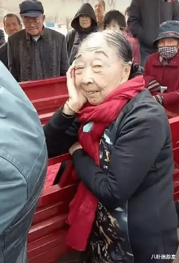 李玉成|85岁马玉琴回应质疑！车是2手的仅3W，生活很幸福，评论区一边倒