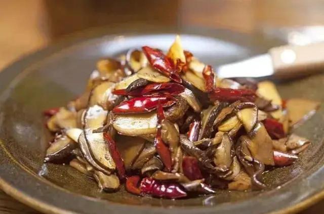 毒性太强,被列入“不采摘不食用”的清单,一斤300元还被抢着买