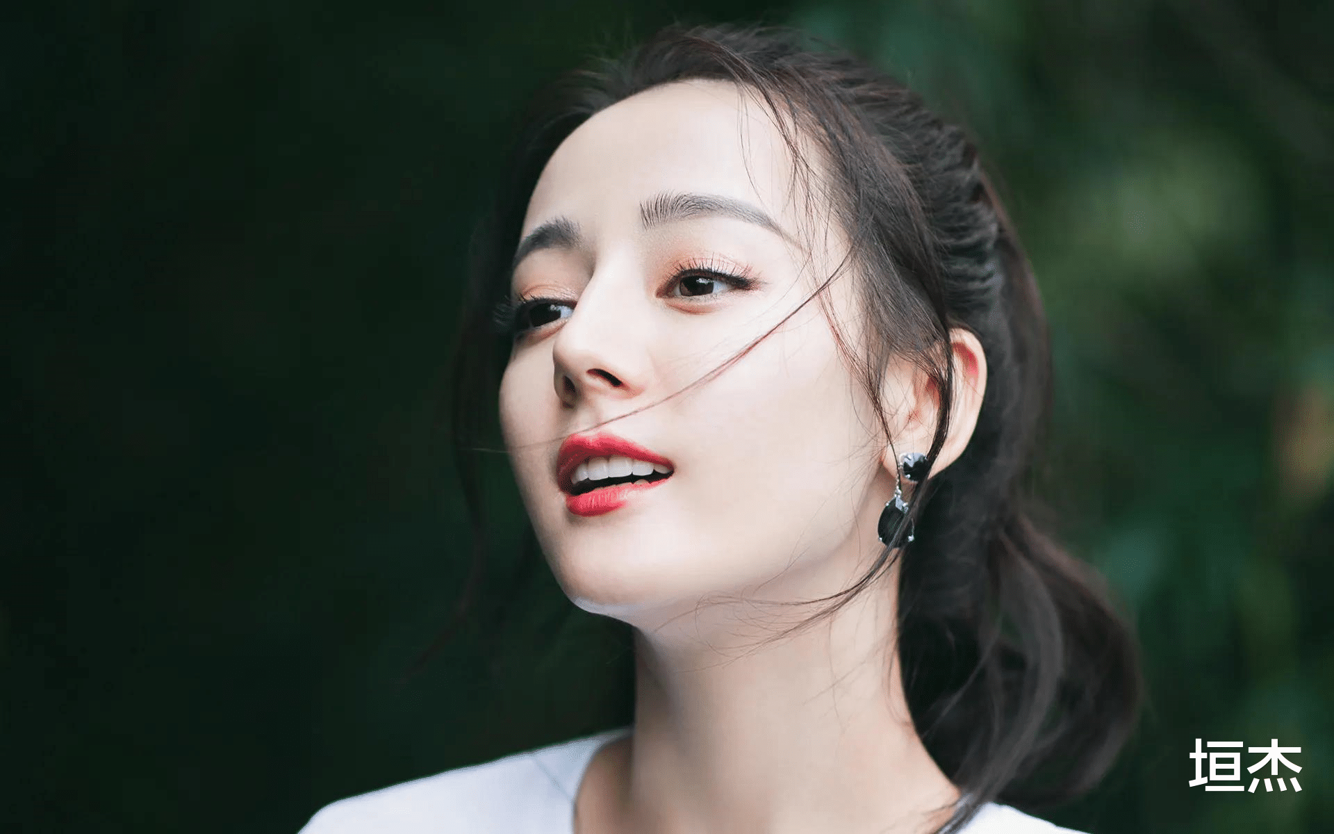 生图|痘痘脸、赘肉、五五分！生图里的“女神”明星，都因“照骗”翻车