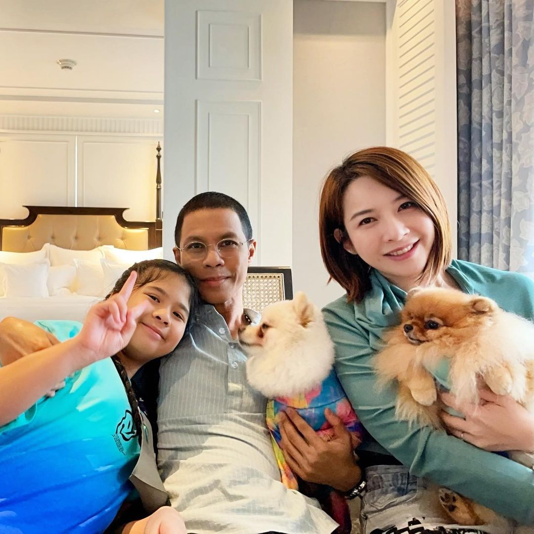 泰国|泰国男音乐人和9岁女儿合照，网友：这么明目张胆的恋童癖？