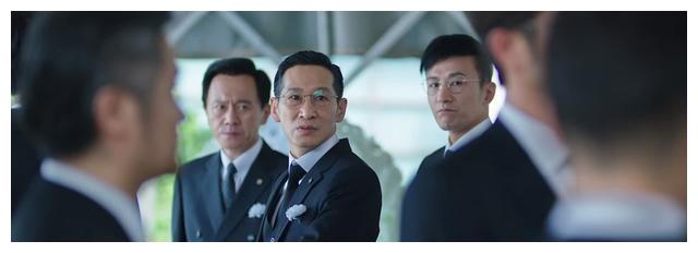 小姐姐|《不期而至》除了真假高峻外，阮真真身边最可疑的人是老严