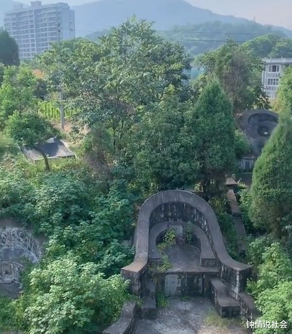 浙江一男子入住公司宿舍,本以为住套房,拉开窗帘一幕让他瘆得慌