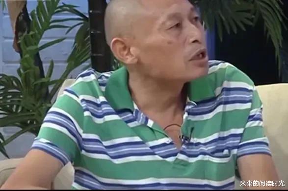 父亲输光家产欠下68万赌债,上门让女儿卖房还债,女儿:赶紧滚!