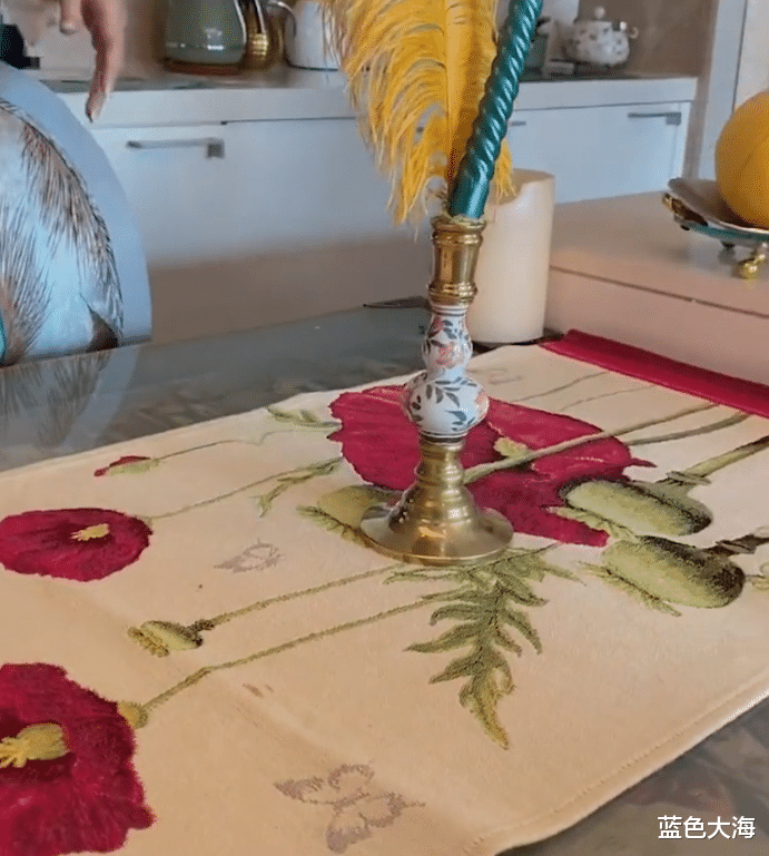 押金|雪瑞姑姑：前沃尔玛副总裁，61岁宛若少女，贵妇生活“壕无人性”