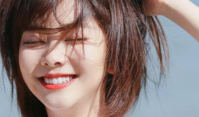 谭松韵|谭松韵闷声干大事，新电影已经杀青，短发造型像个高中生