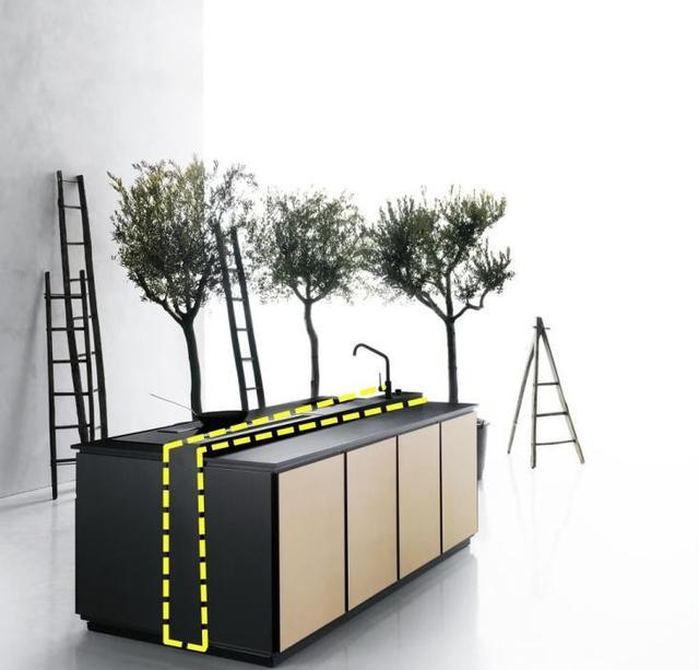 再装岛台都学学，中间加10cm宽收纳区，台面三分离，做饭效率翻倍