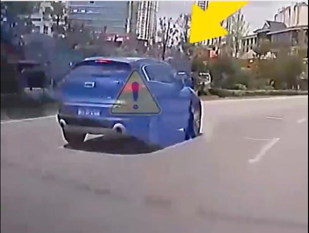 连续多次恶意别车,后车司机直接举报,女司机秒变“乖乖女”