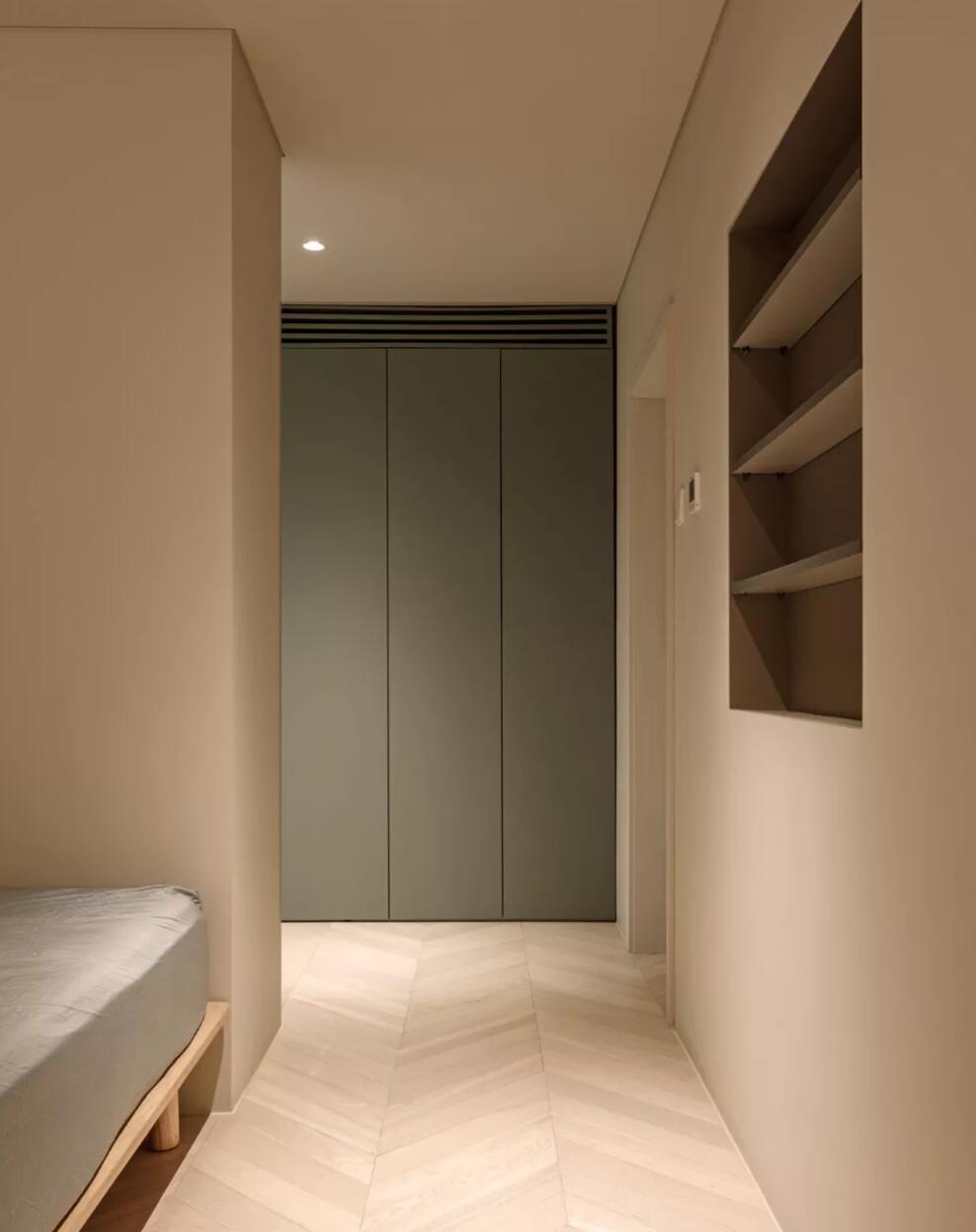 没有踢脚线,不装门窗套,她83㎡老破小,改造后太让人惊艳了