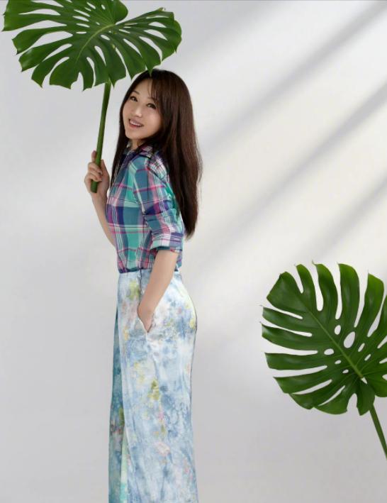 牛莉|50多岁的年纪18岁的身材！牛莉、闫妮、许晴等女星，做到了逆生长