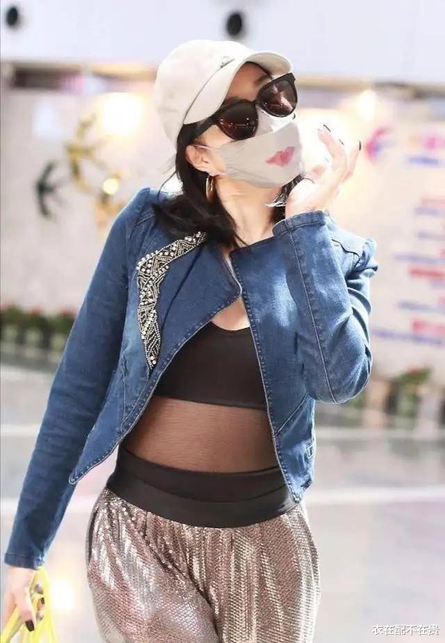 穿衣搭配 钟丽缇很会拿捏细节，口罩涂口红不算啥，透而不露才是高级的性感