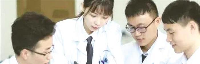 “甜美院长”王莹:大肆敛财后落马,与领导权色交易,一路升迁