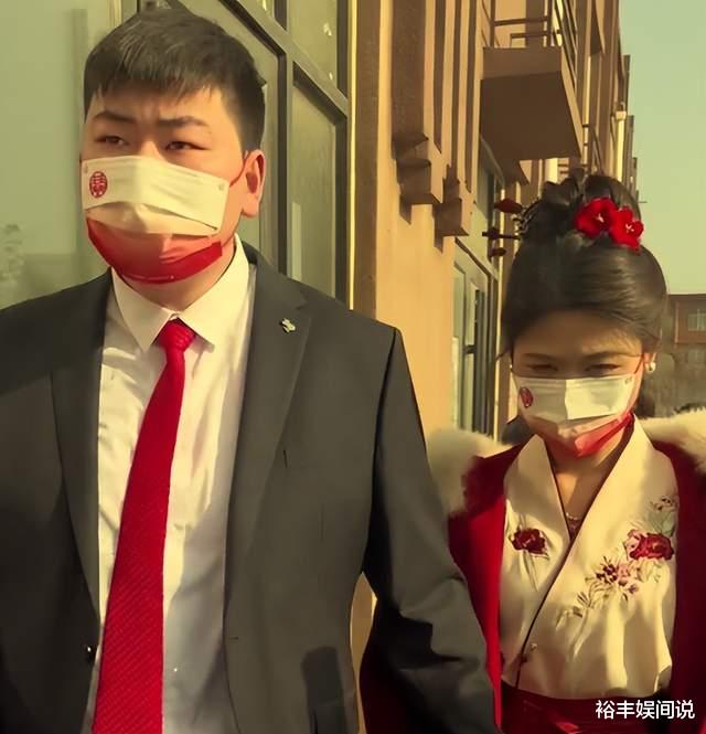 草帽姐过年给亲家送礼太豪横!六条鳄鱼四头猪,还有几十只大公鸡