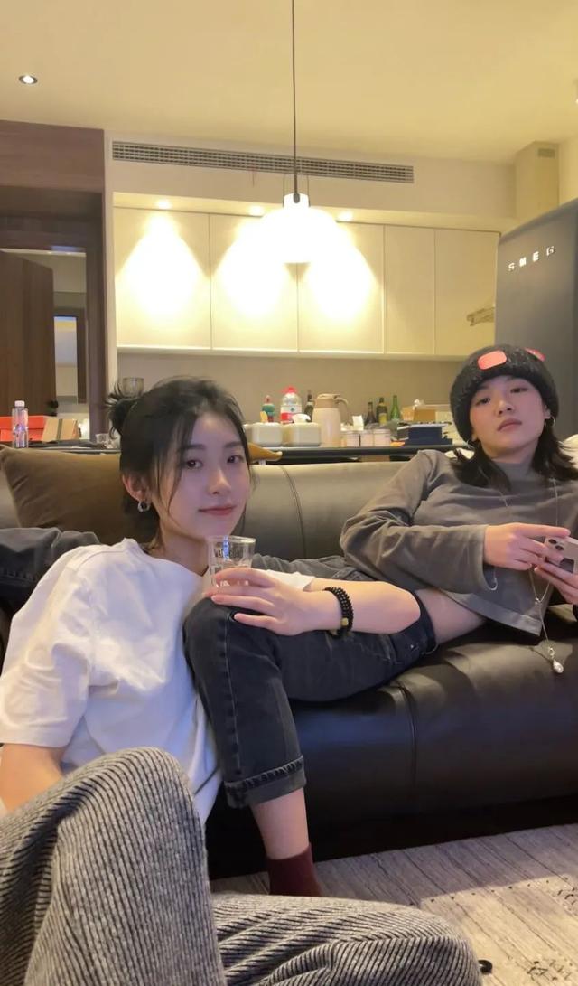 明星素颜 素颜和解?不如摆脱所谓强权定义的“美”