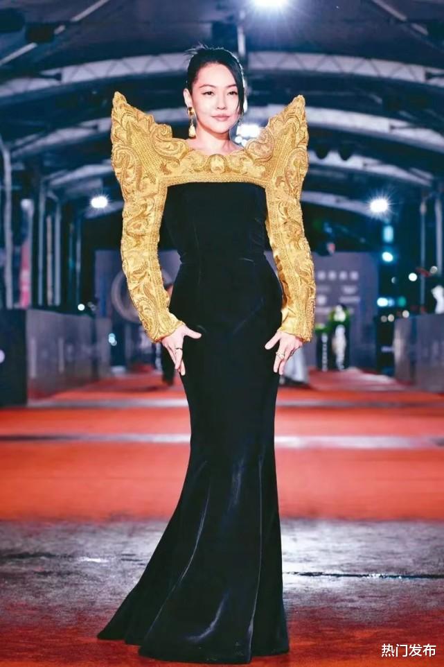 小S|霸气小S走星光大道 垫肩超浮夸 卡卡风抢镜