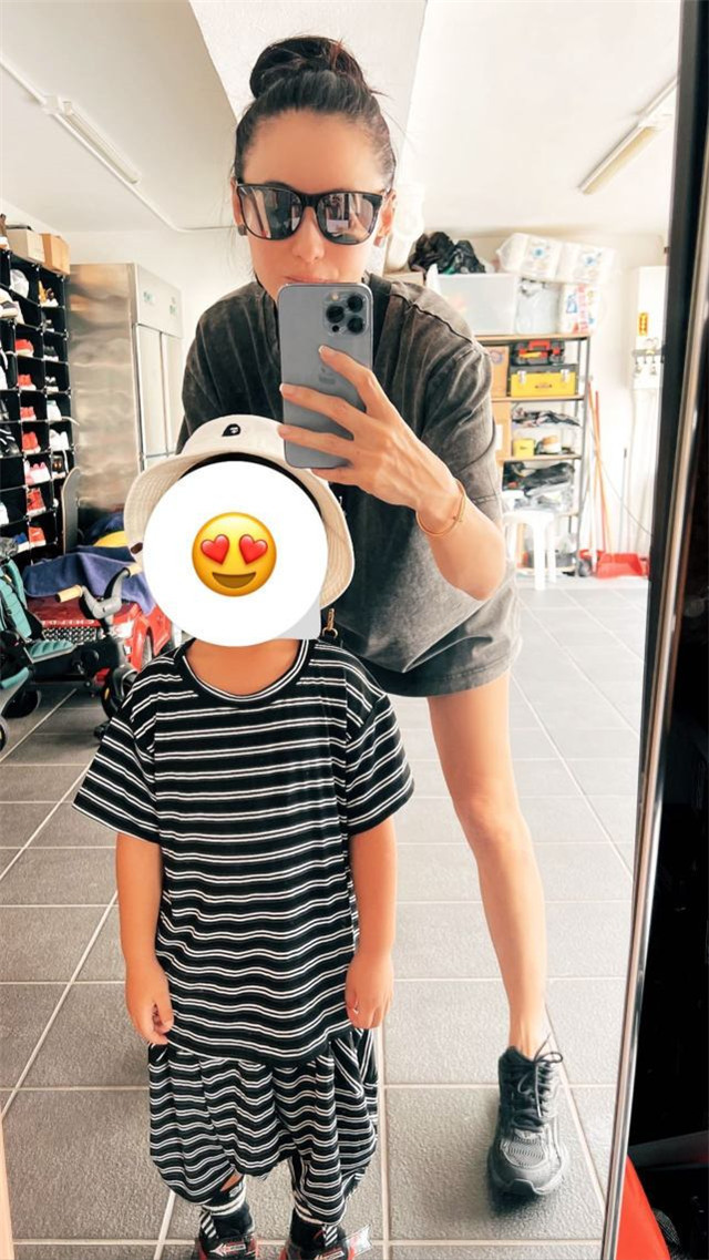 张柏芝|张柏芝直播凸肚明显疑怀四胎,已与谢霆锋和解,三胎生父仍是谜