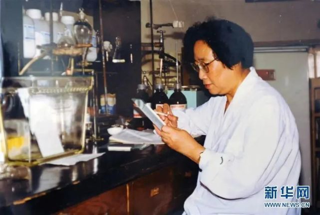 屠呦呦冲上热搜,为什么说她是20世纪最伟大科学家之一?
