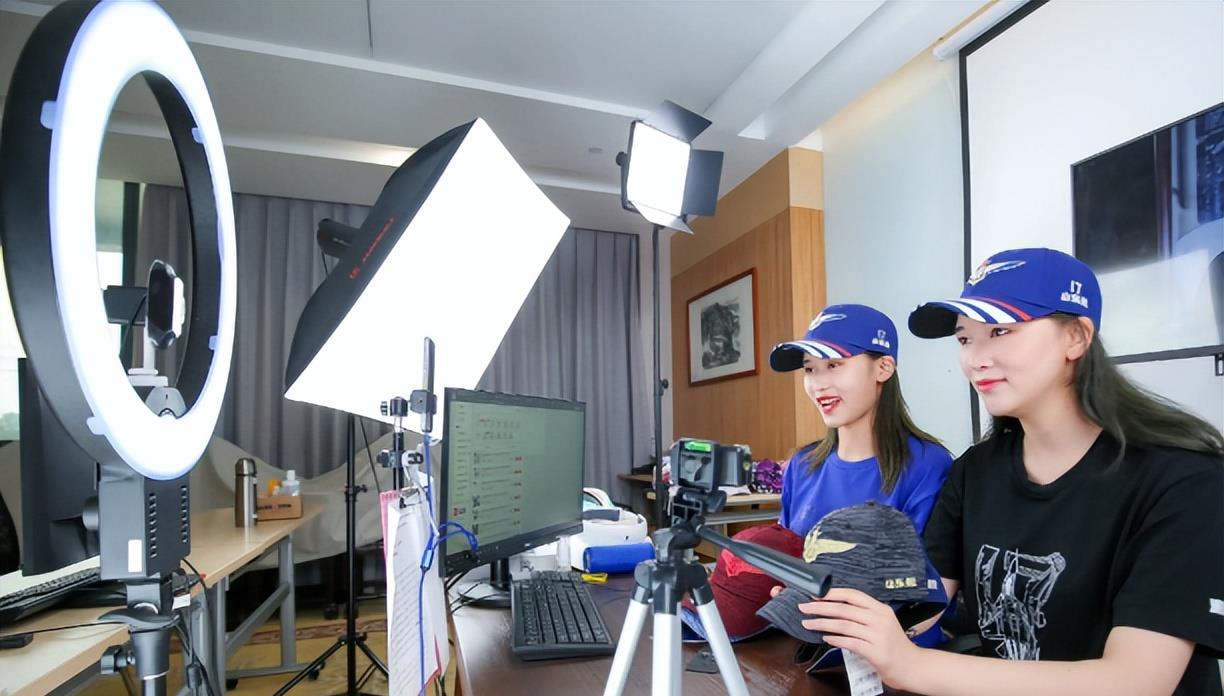 大学生|疫情之下00后尝试“新职业”,收入不比铁饭碗差,家长却不愿接受