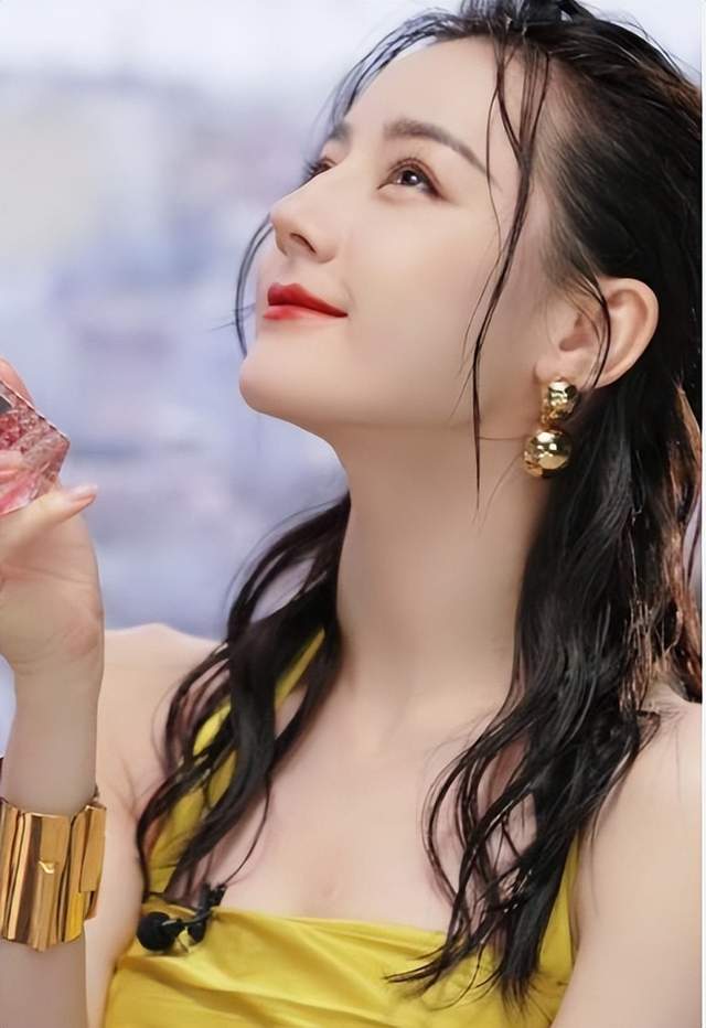 迪丽热巴|迪丽热巴迷人湿发造型