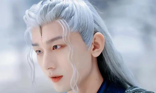 杨紫|杨紫成毅为《沉香如屑》连麦直播,两人状态显拘谨,杨紫匆忙下线