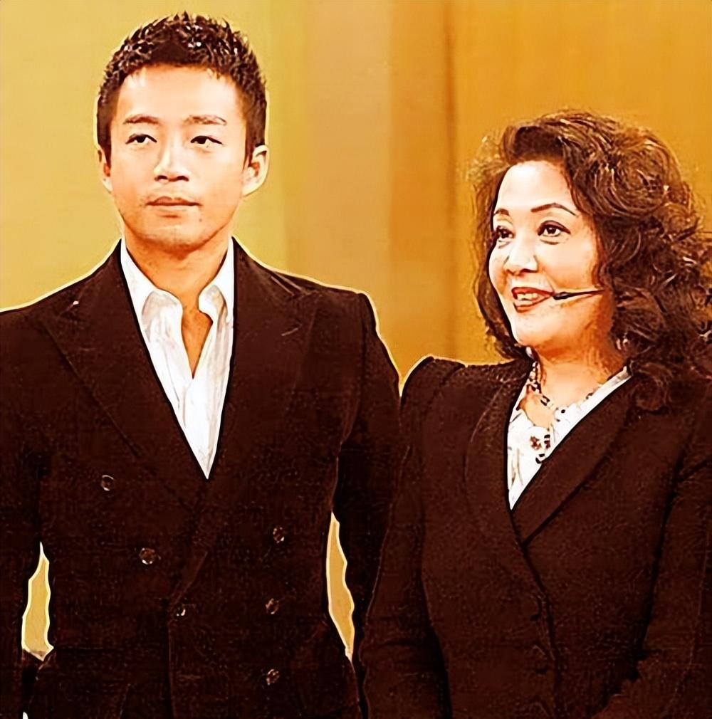 张兰|张兰离婚35年：爱上摄影家，弟弟惨死，前夫单身有泪