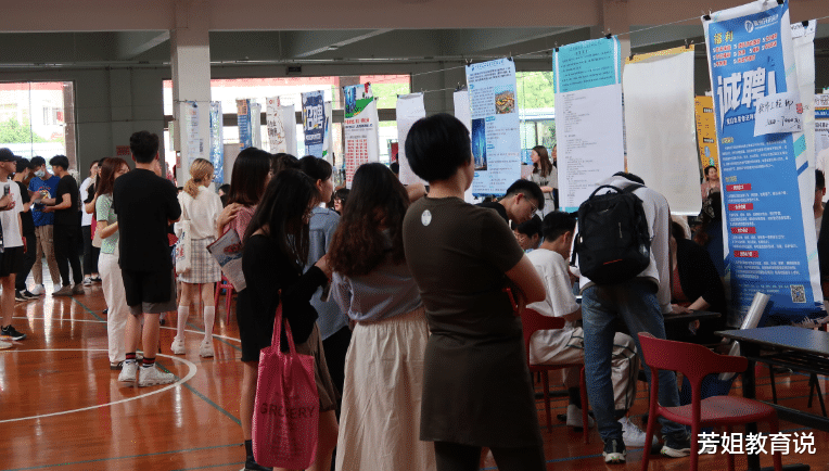 教师|新“下岗潮”来袭，两大热门岗位正在转型，还没毕业的学生很无奈